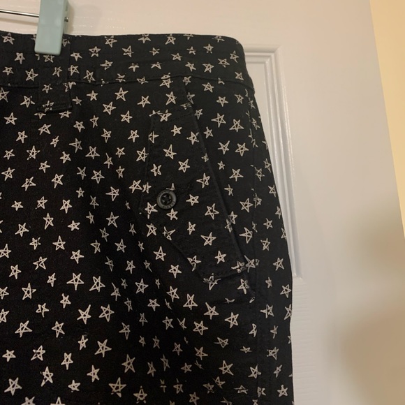 NEVER WORN Torrid 22 3.5 Inch Military Stretch Twill Mid-Rise Short, Black Star - Picture 9 of 14